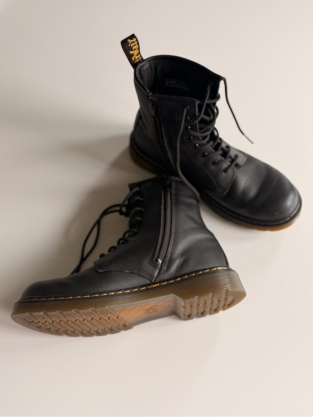 Ladies/girls Dr. Martens Black Leather Lace-Up Boots with Side Zip